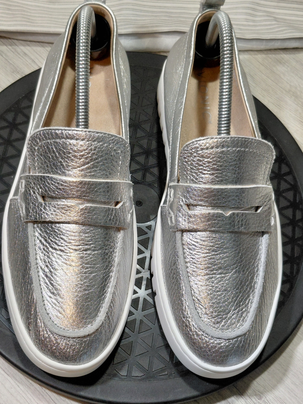 NEW Vionic Womens Uptown Penny Loafer Metallic Silver Leather SIZE 9 - Picture 11 of 11